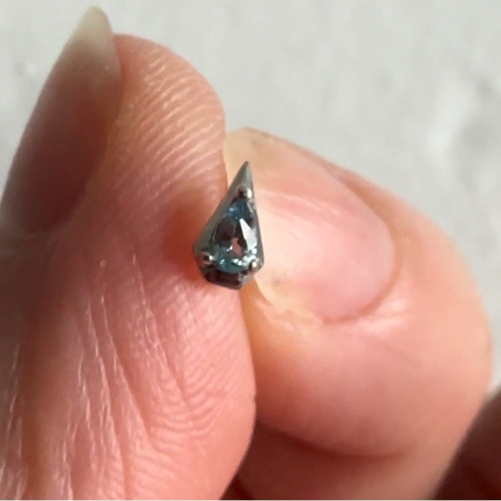 HIDDEN SPACE JEWELRY 14k white gold blue topaz kite earring (1)